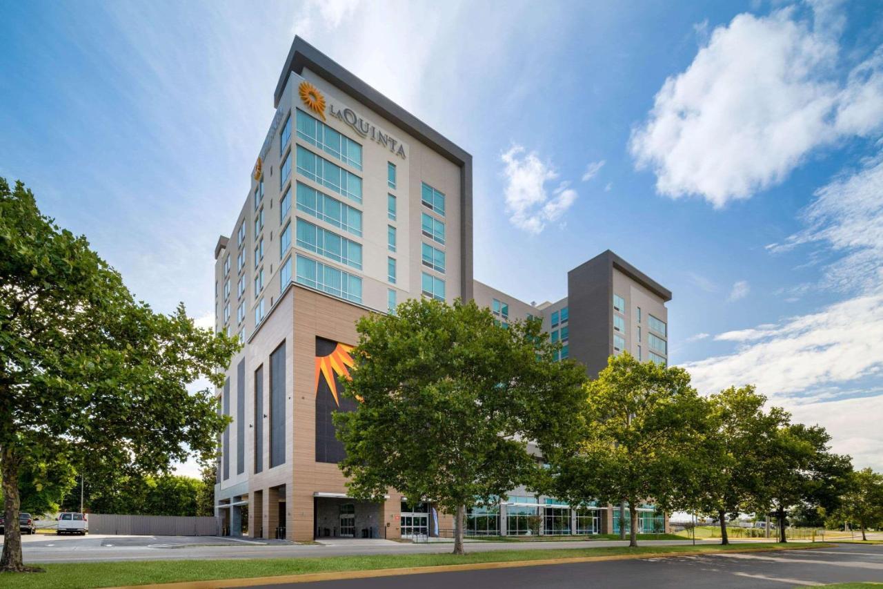 La Quinta & By Wyndham Downtown Stadium Hotel Nashville