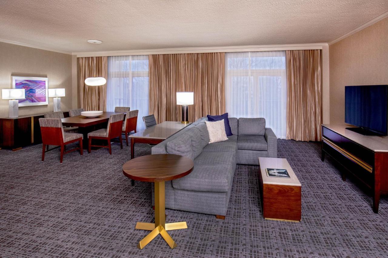 Sheraton Music Airport 4*