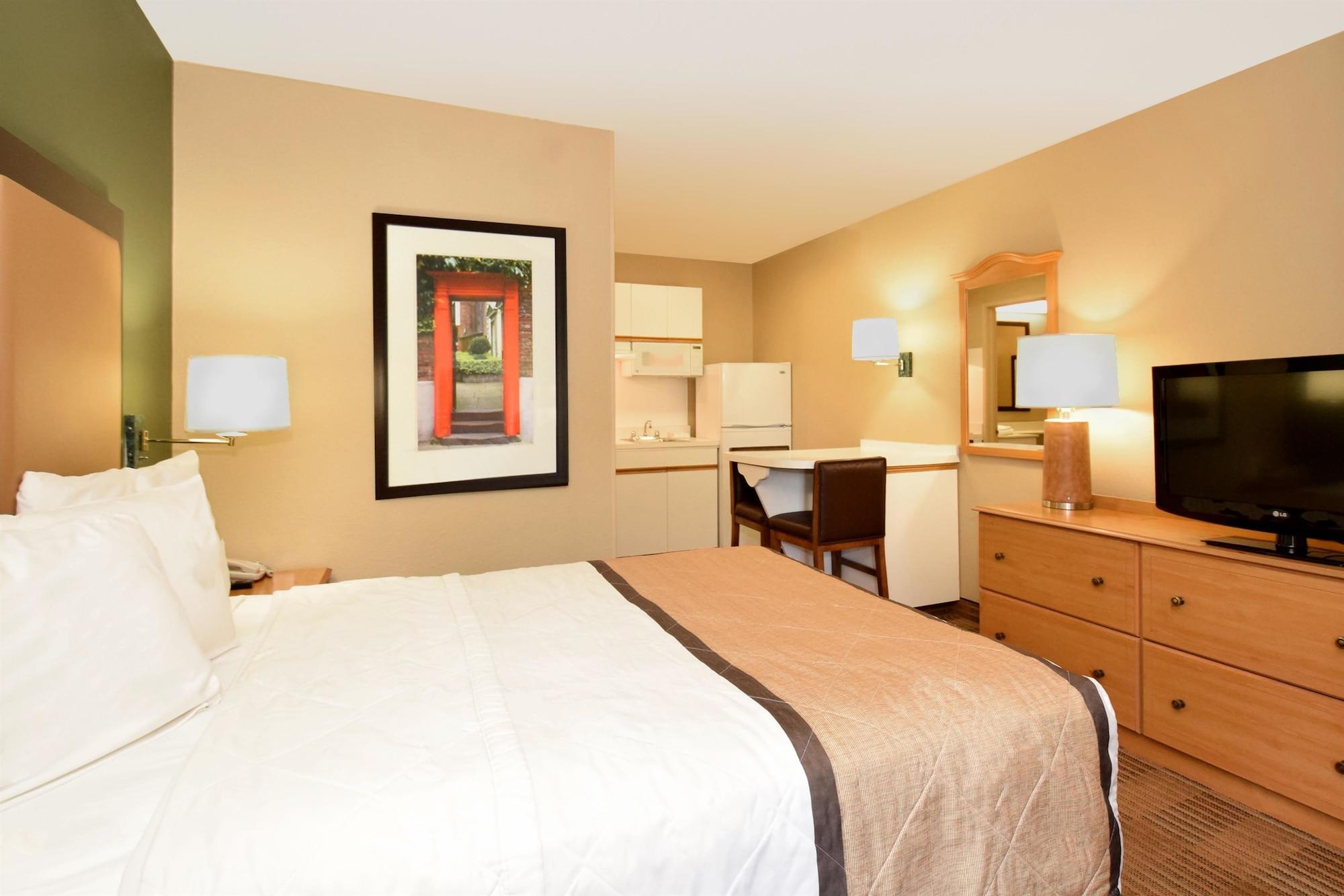 Hotel Extended America - - Airport - Music