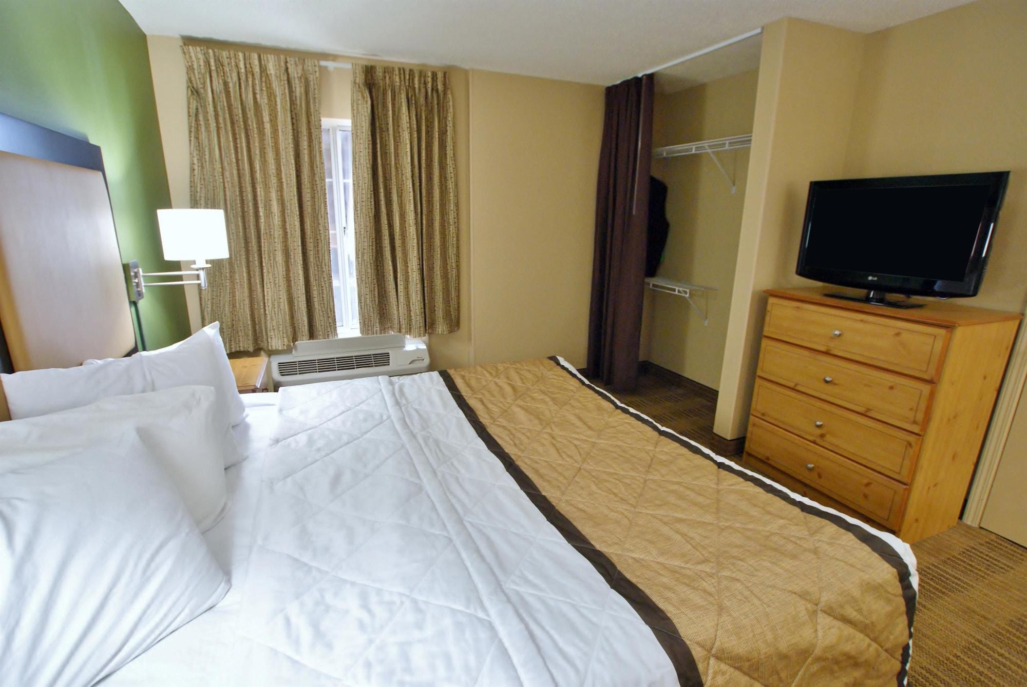 Hotel Extended America - - Airport - Music