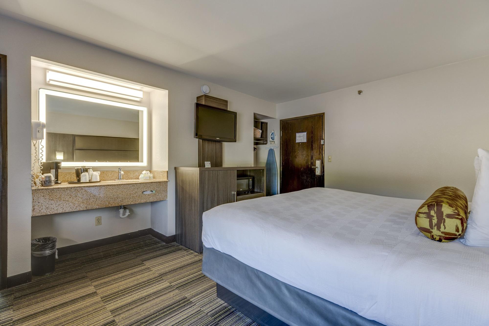 Alexis And Hotel 3*
