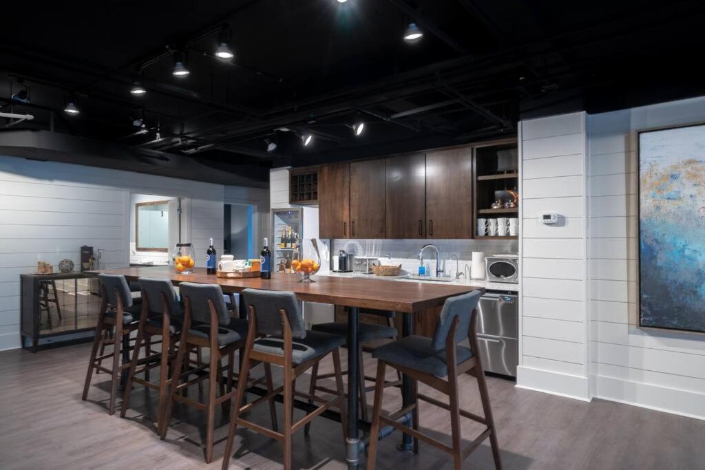 Contemporary Flat At The Maddox *