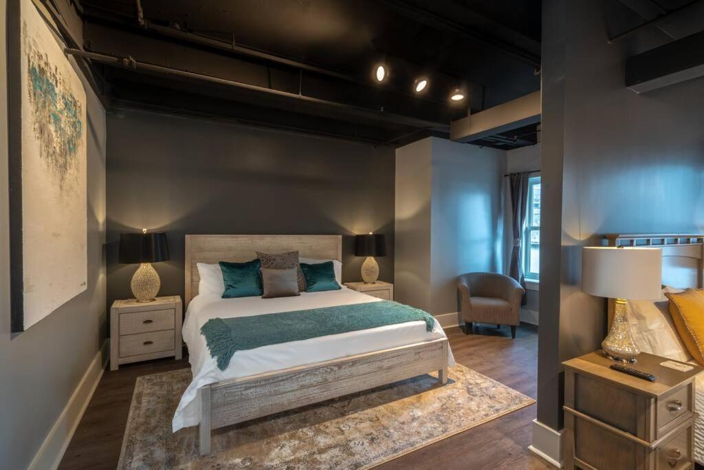 Contemporary Flat At The Maddox Apartment