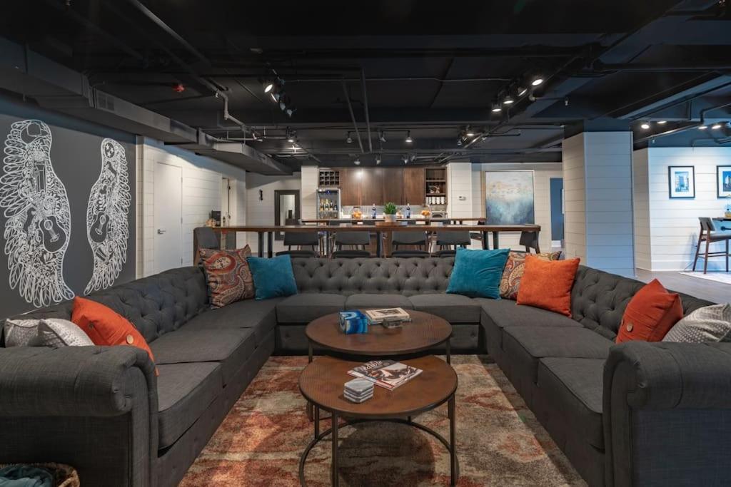 Apartment Contemporary Flat At The Maddox