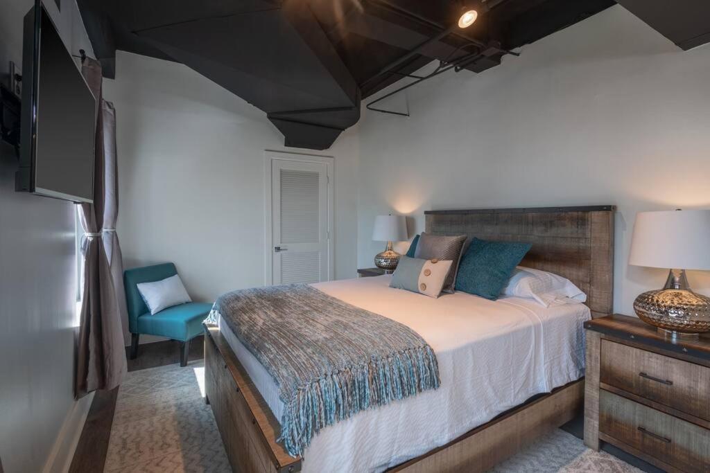 Contemporary Flat At The Maddox Nashville