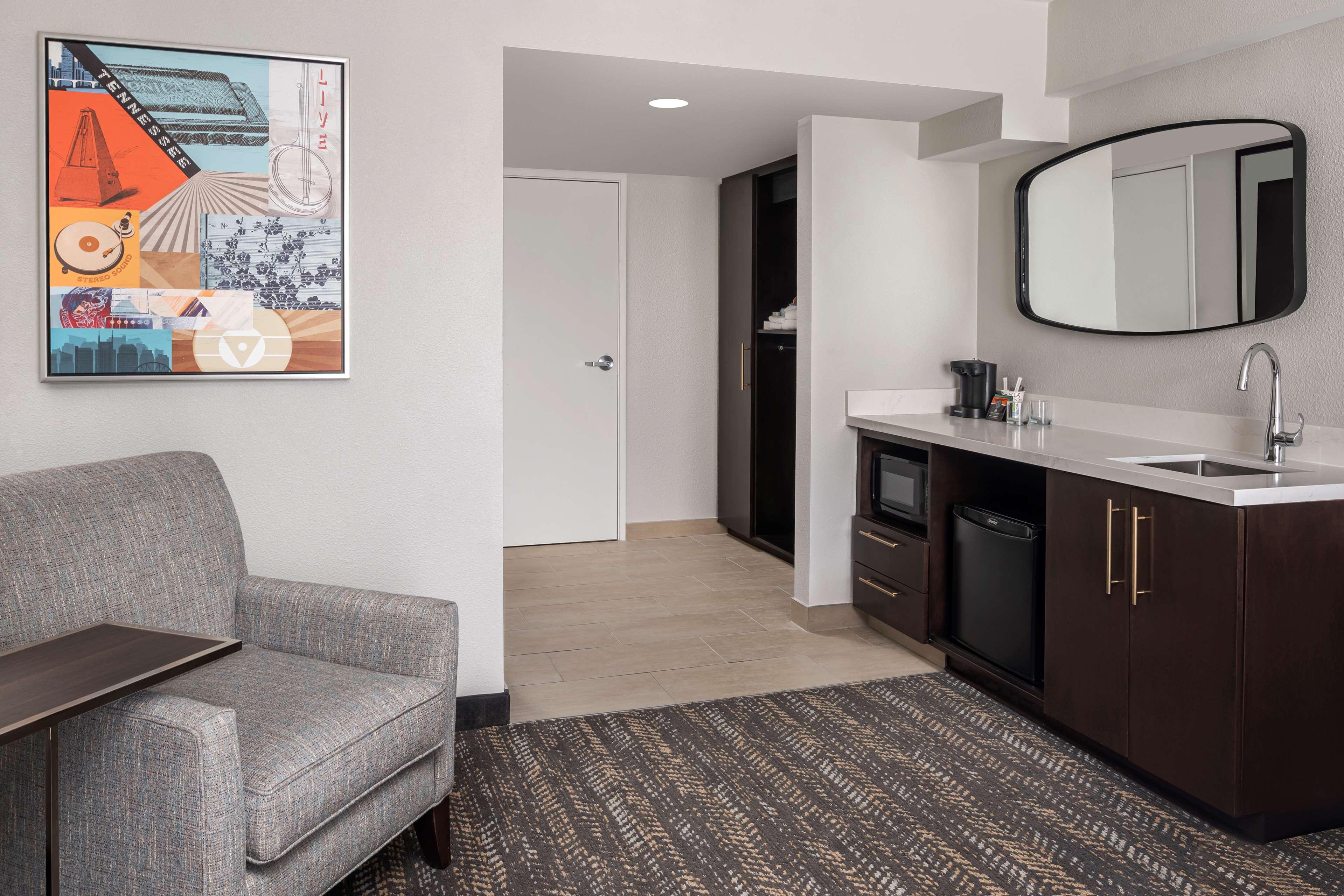 Embassy By Hilton Airport Nashville