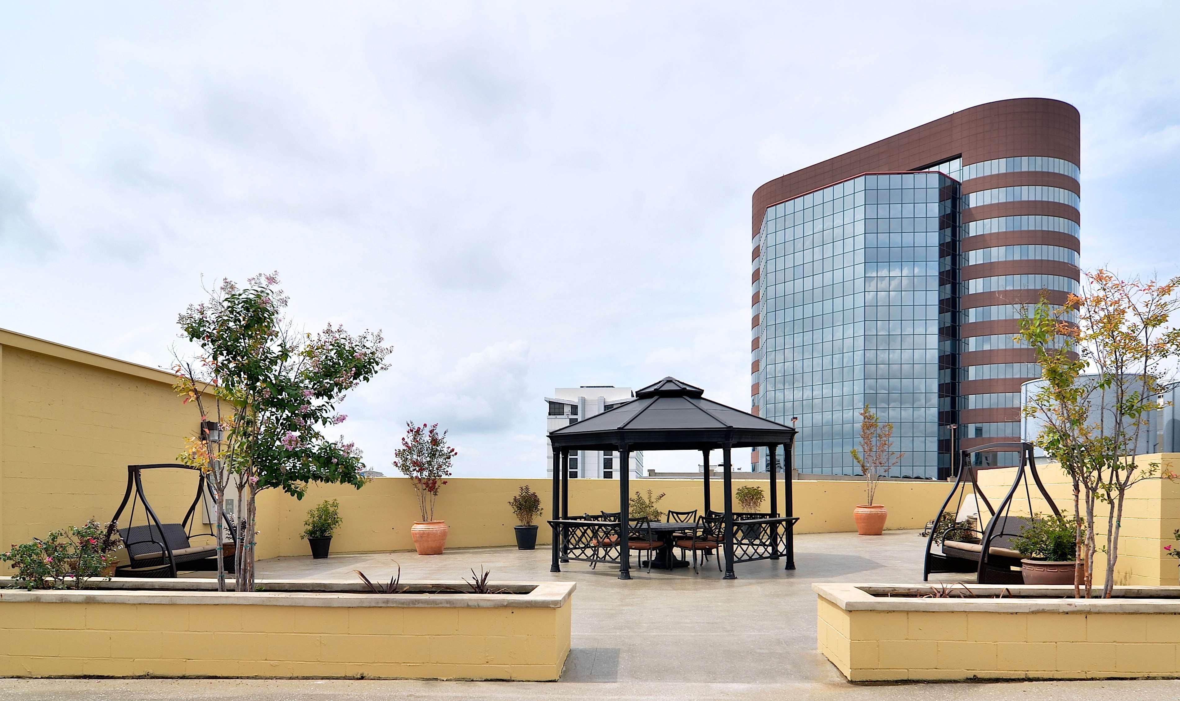 Hotel Embassy - At Vanderbilt 3*