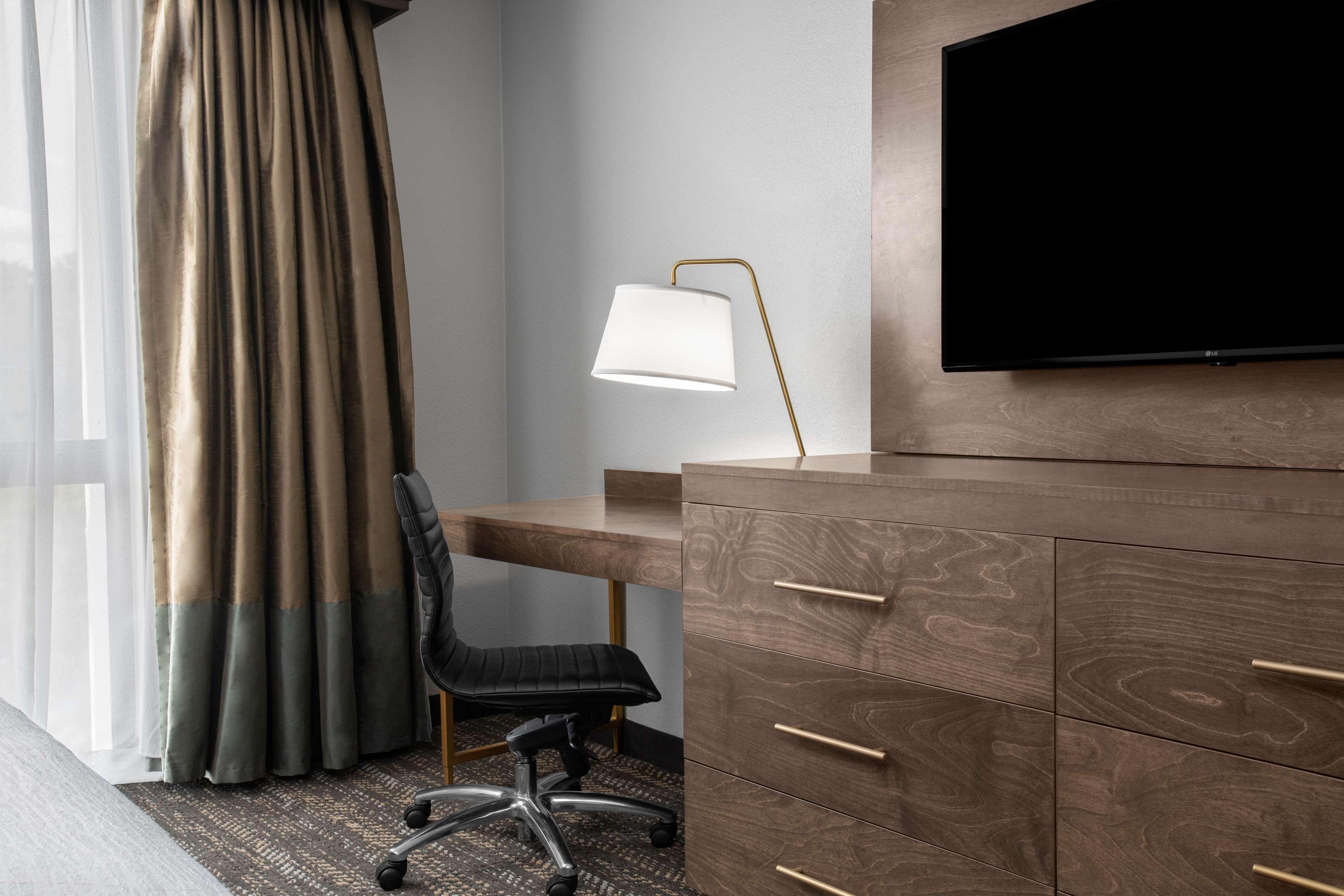Embassy By Hilton Airport Hotel Nashville