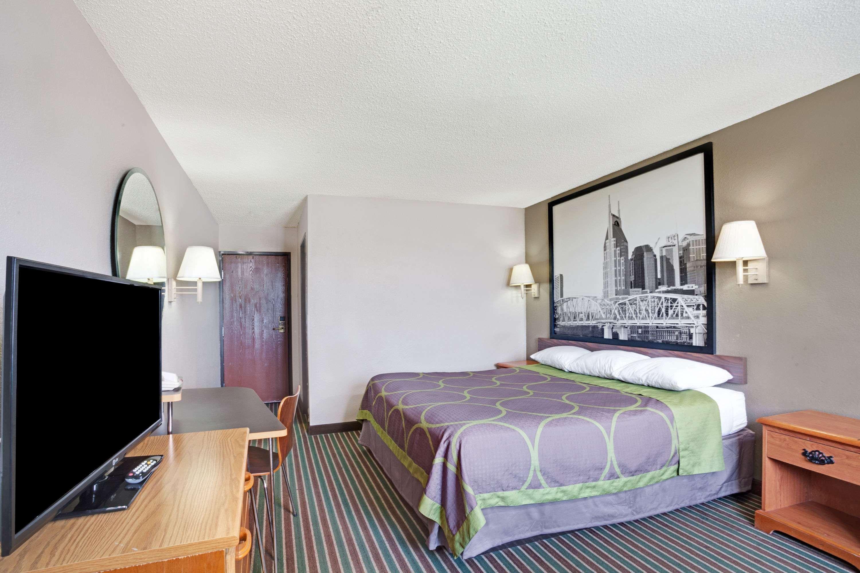 Super 8 By Wyndham Nashville/ Dntn/ Opryland Area Nashville