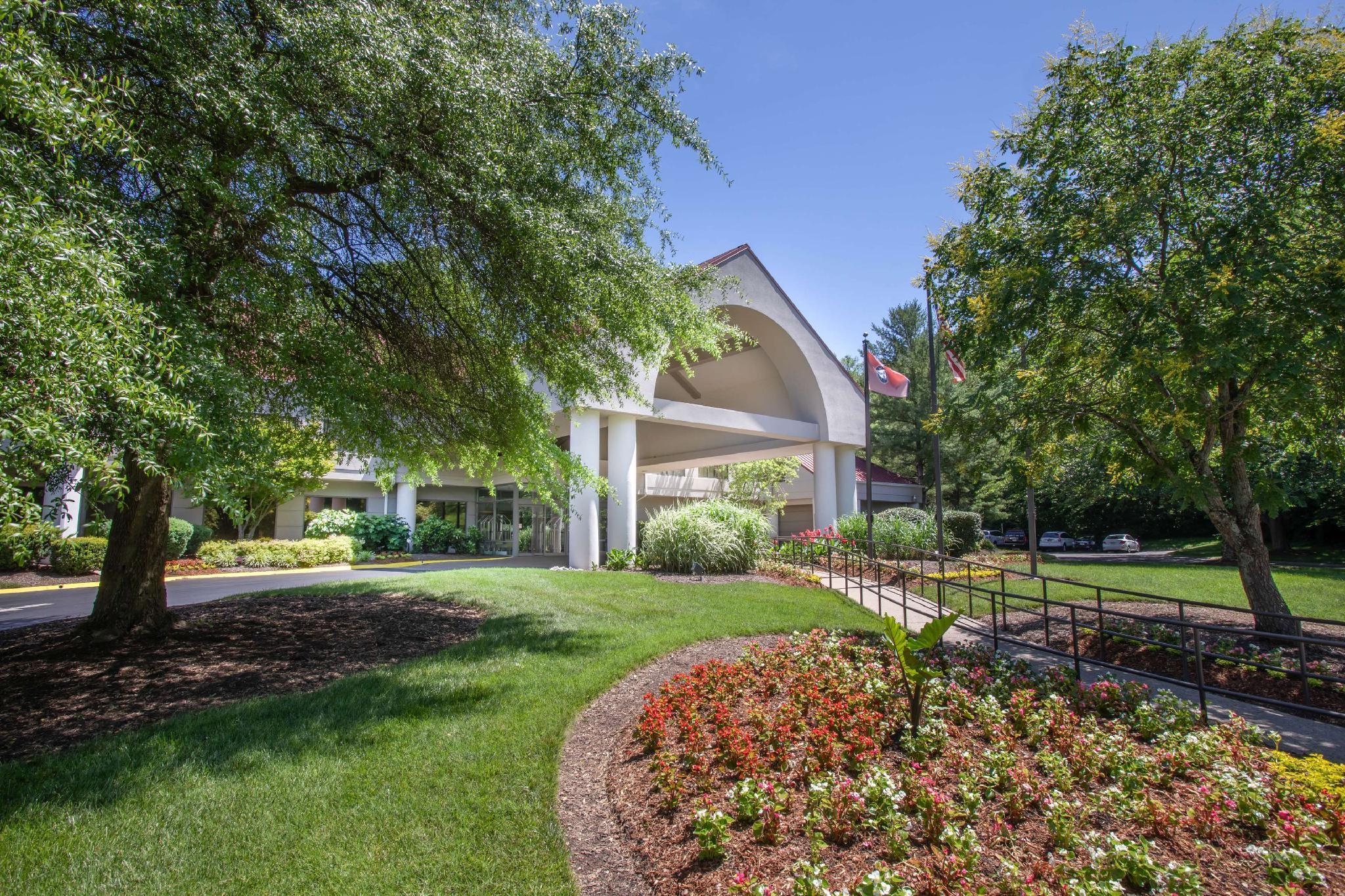 Doubletree By Hilton Airport 3*