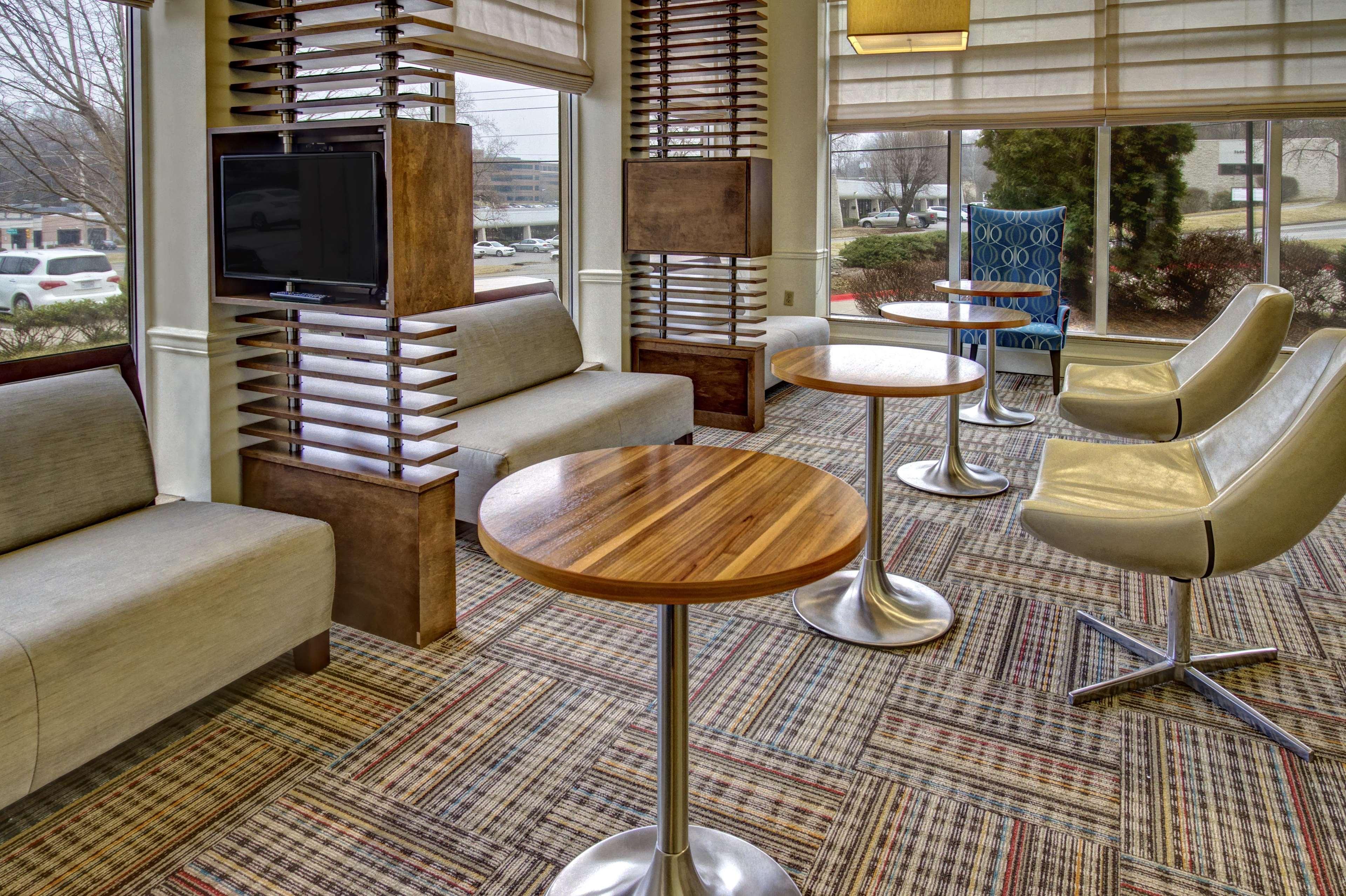 Hotel Hilton Garden Airport 3*