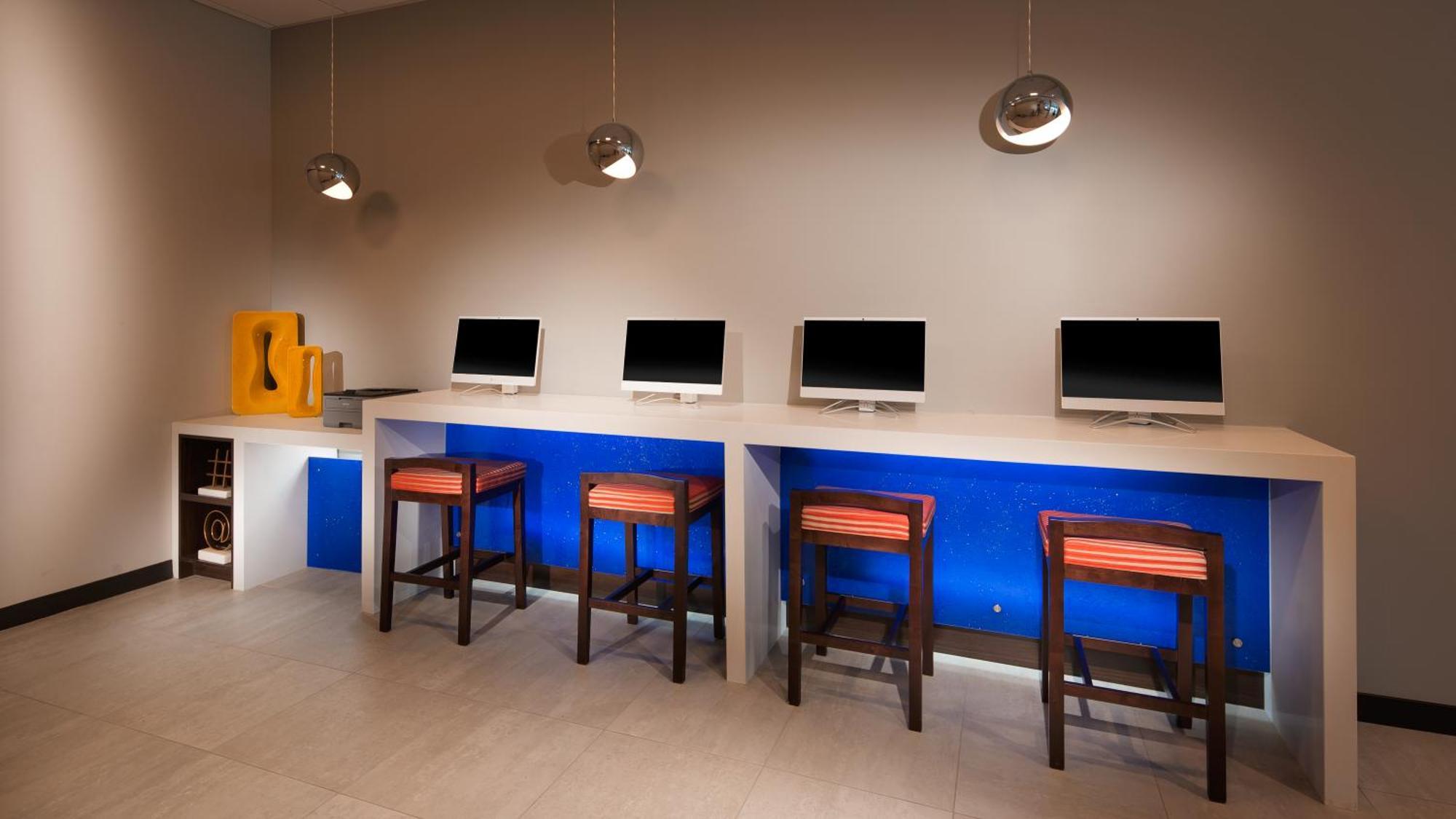 Glo Western Airport 3*