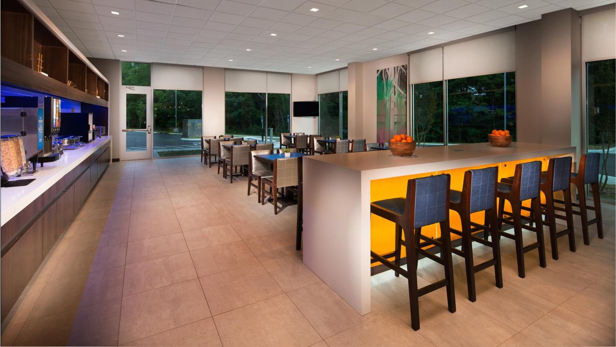 Glo Western Airport Nashville