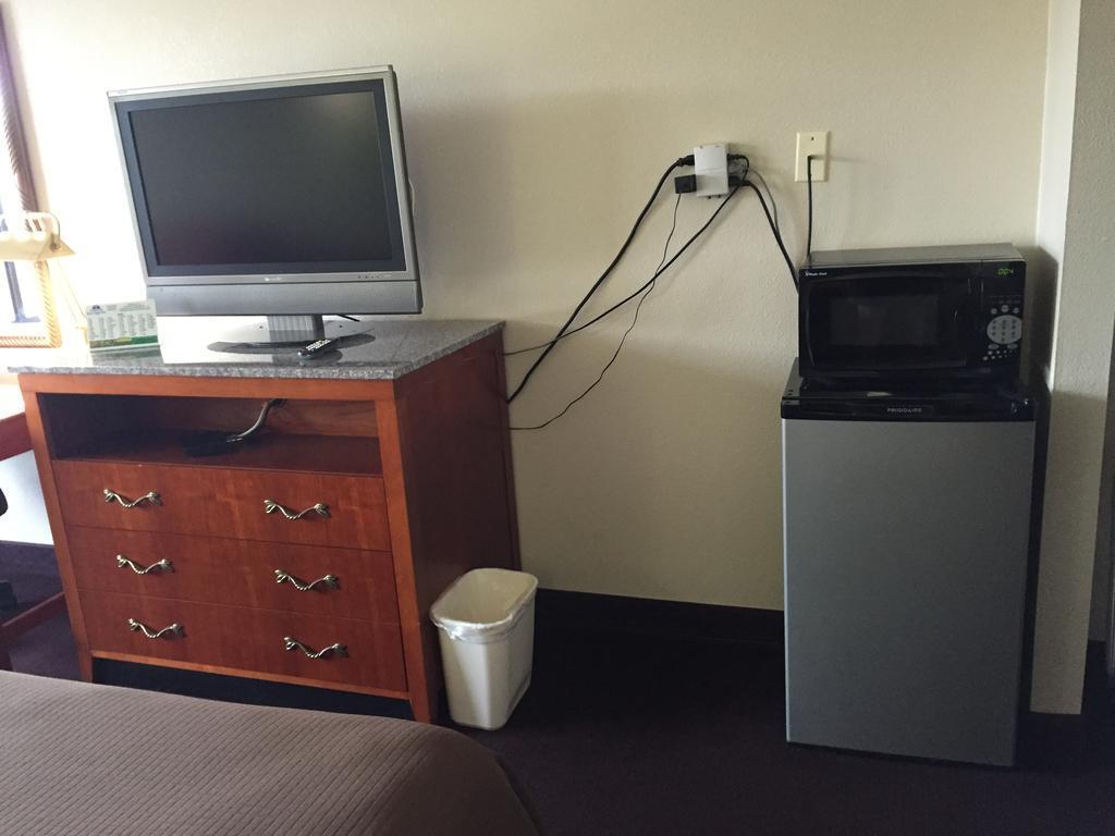 Americas Best Value Inn-nashville/airport South 2*