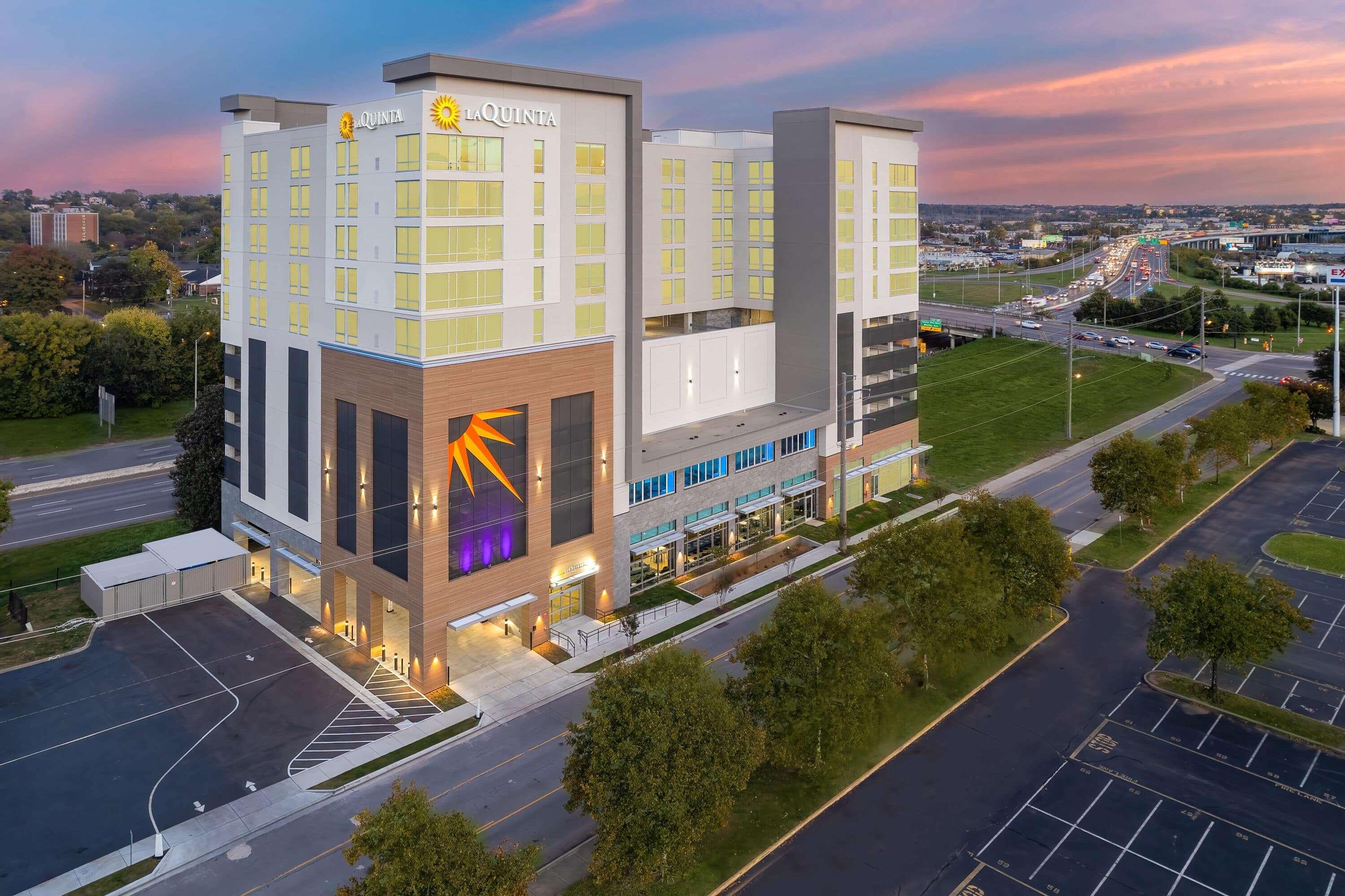 Hotel La Quinta & By Wyndham Downtown Stadium 3*