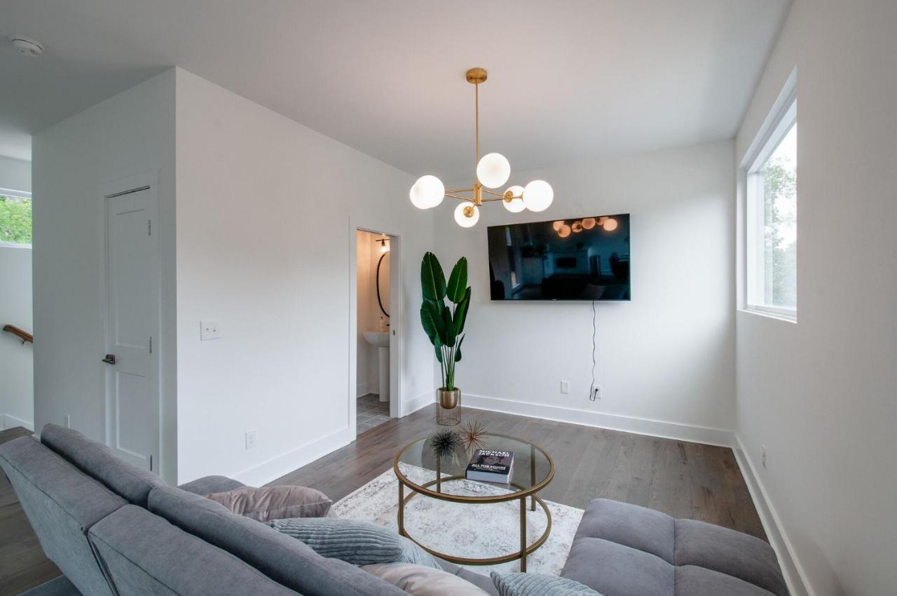Luxurious W/roof - 2 Miles From Broadway! Hotel