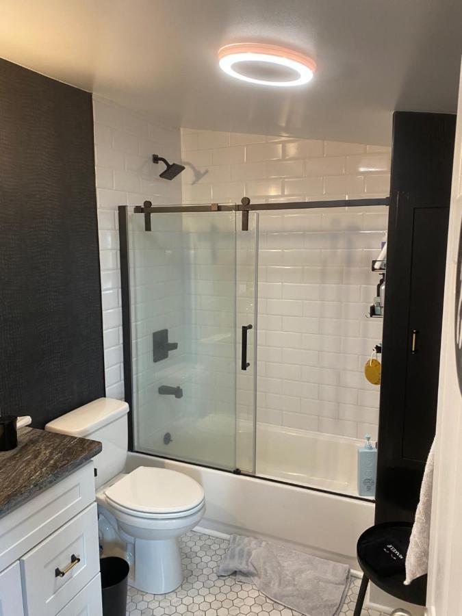 Space Cowboy - Huge Yard, Firepit, Close2downtown Holiday home *