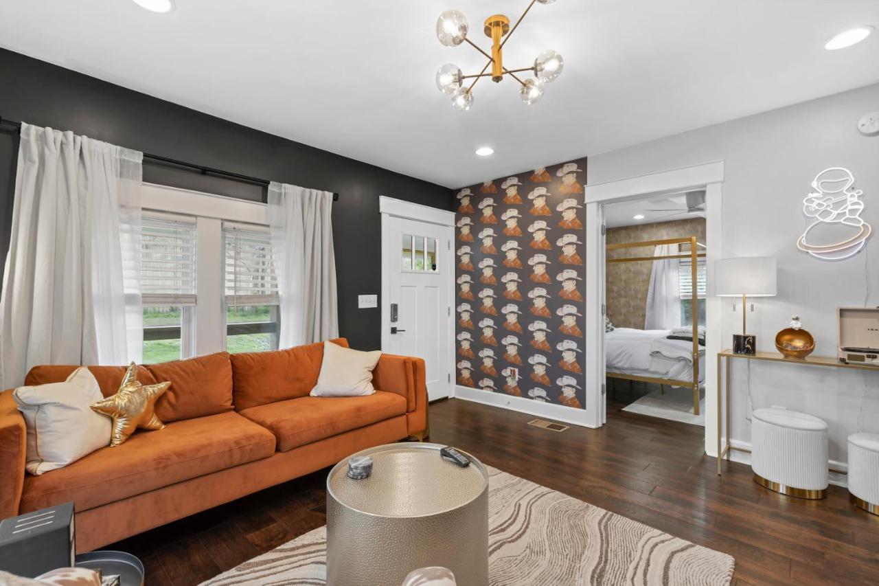 Space Cowboy - Huge Yard, Firepit, Close2downtown *