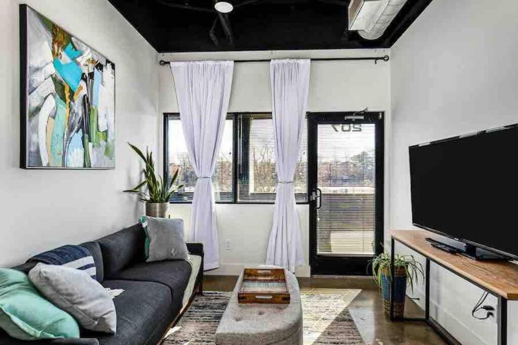 Apartment Brand New Near Downtown Nash W Washer Dryer *