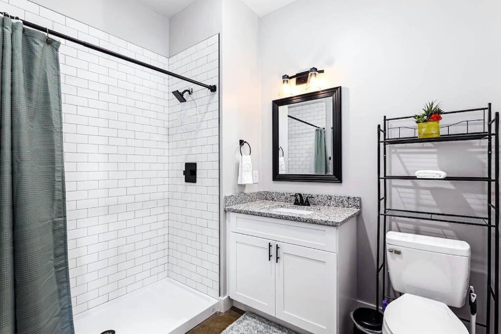 Brand New Near Downtown Nash W Washer Dryer