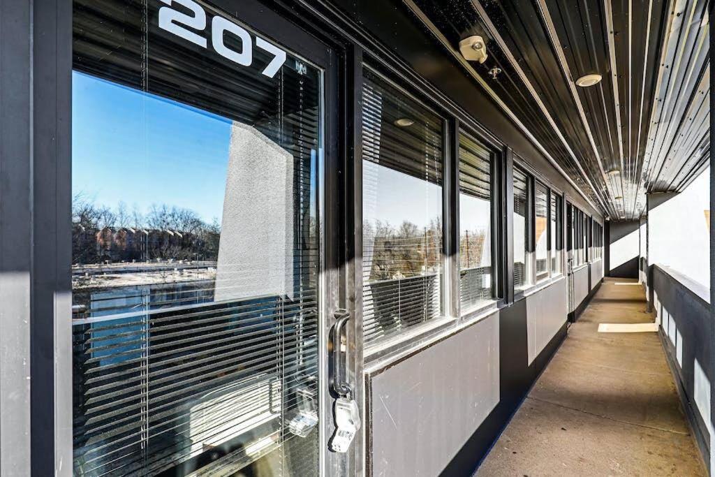 Brand New Near Downtown Nash W Washer Dryer Apartment *