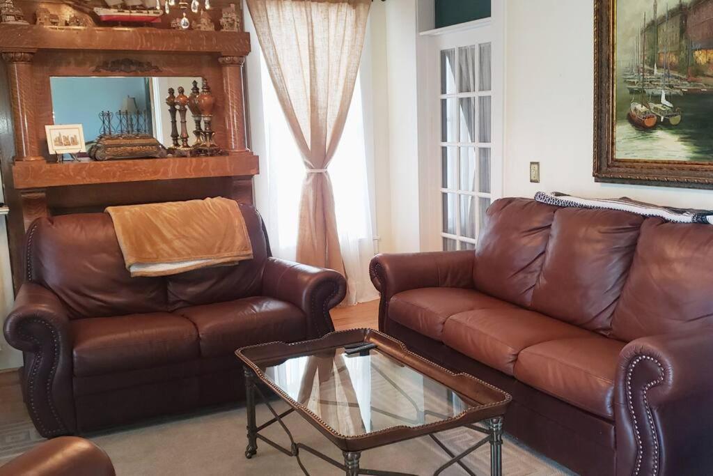 Captain's Quarters East Nashville, Tn *