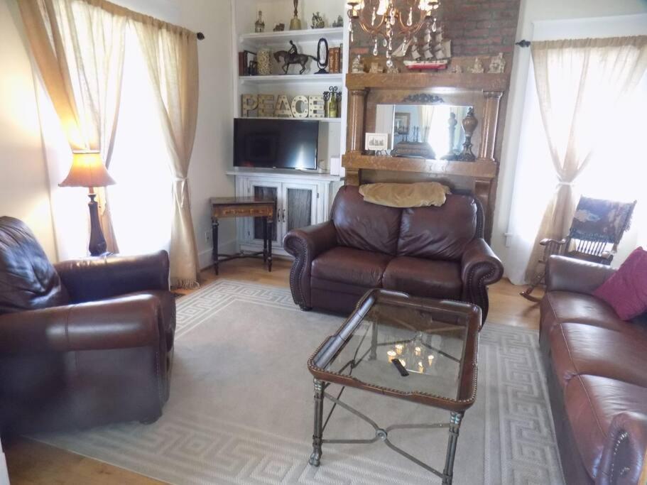 Captain's Quarters East Nashville, Tn *