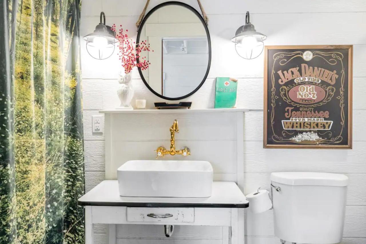 Hip, Cozy With A Fire Pit In Cleveland Park Holiday home *