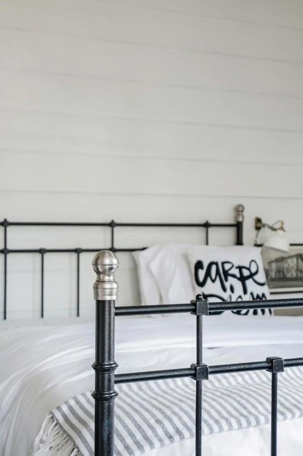 Hip, Cozy With A Fire Pit In Cleveland Park