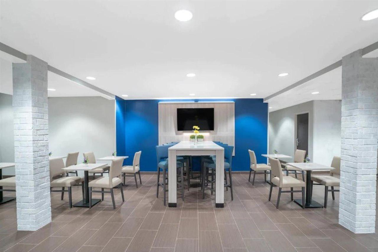 Hotel Microtel & By Wyndham 2*