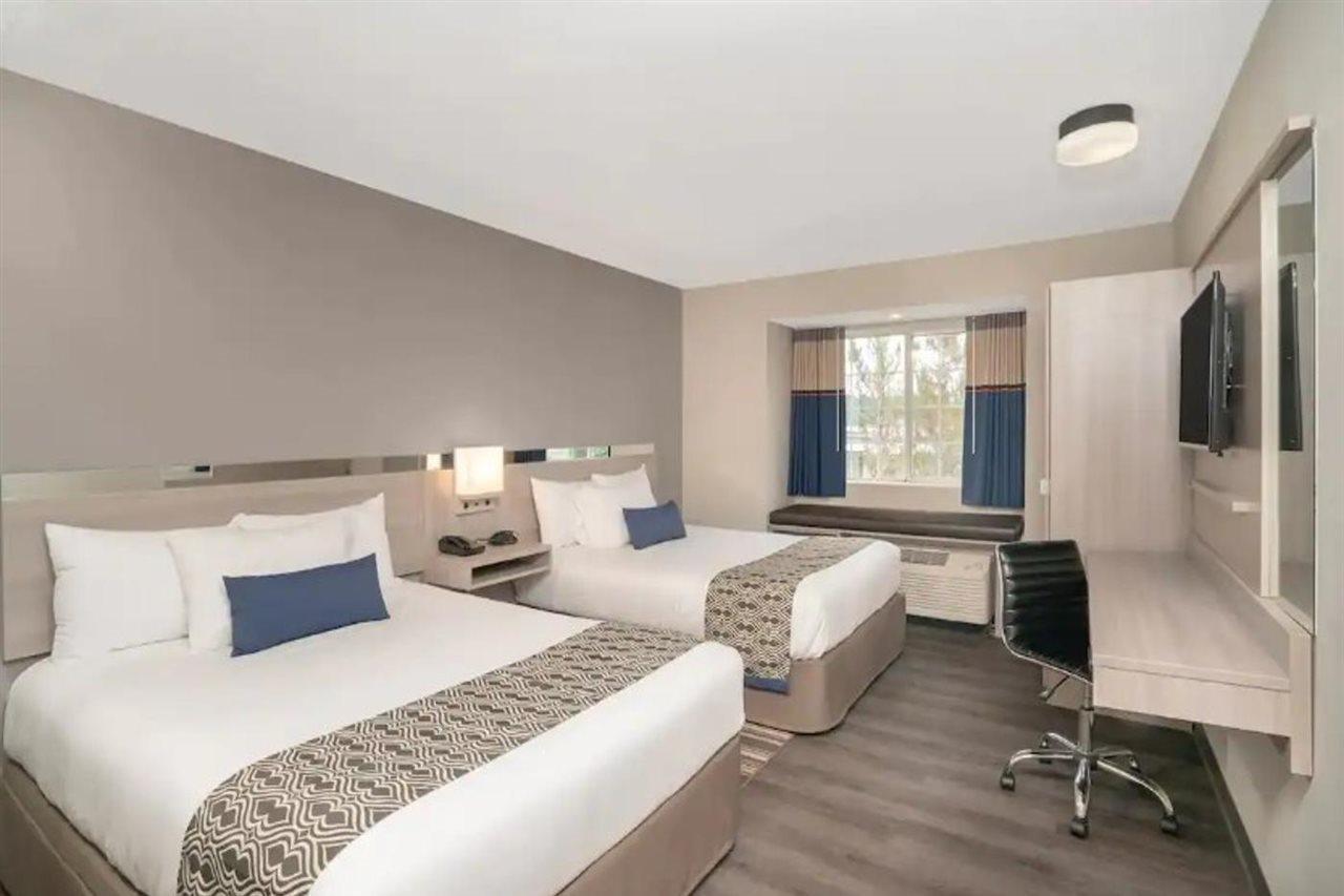 Hotel Microtel & By Wyndham