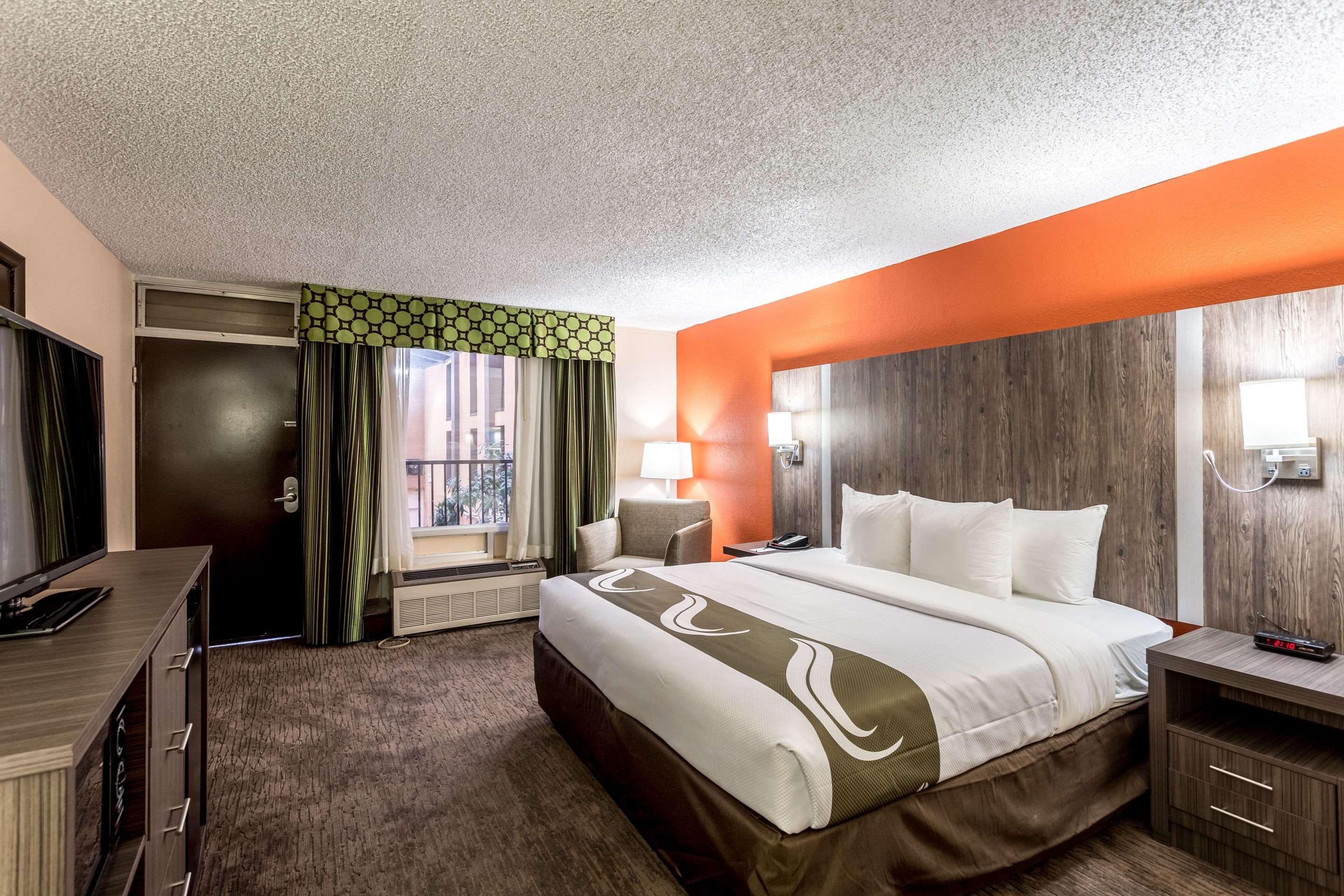 Hotel Comfort & Downtown - Stadium 2*
