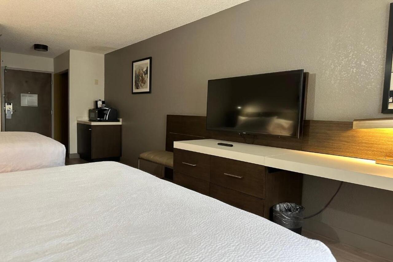 Hilton Garden Airport Hotel 3*