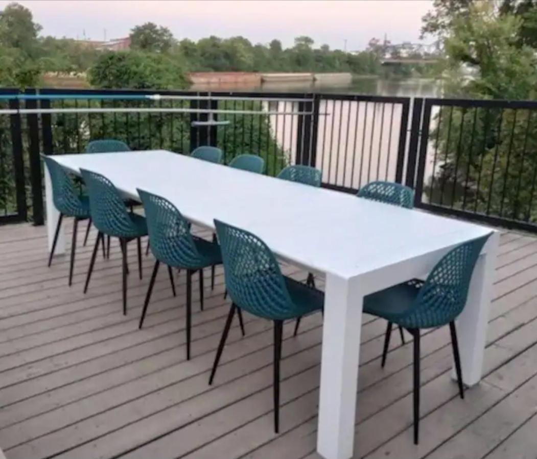 New Listing! Gorgeous Downtown Walk To On The River #3 Aparthotel