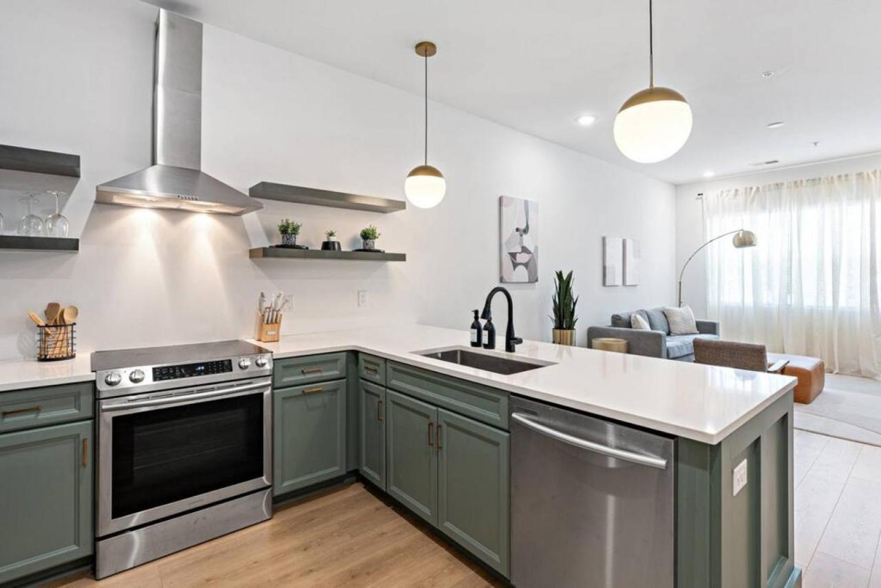 Cozy Modern 4 Beds, 2 Bedrooms With Free Parking Apartment