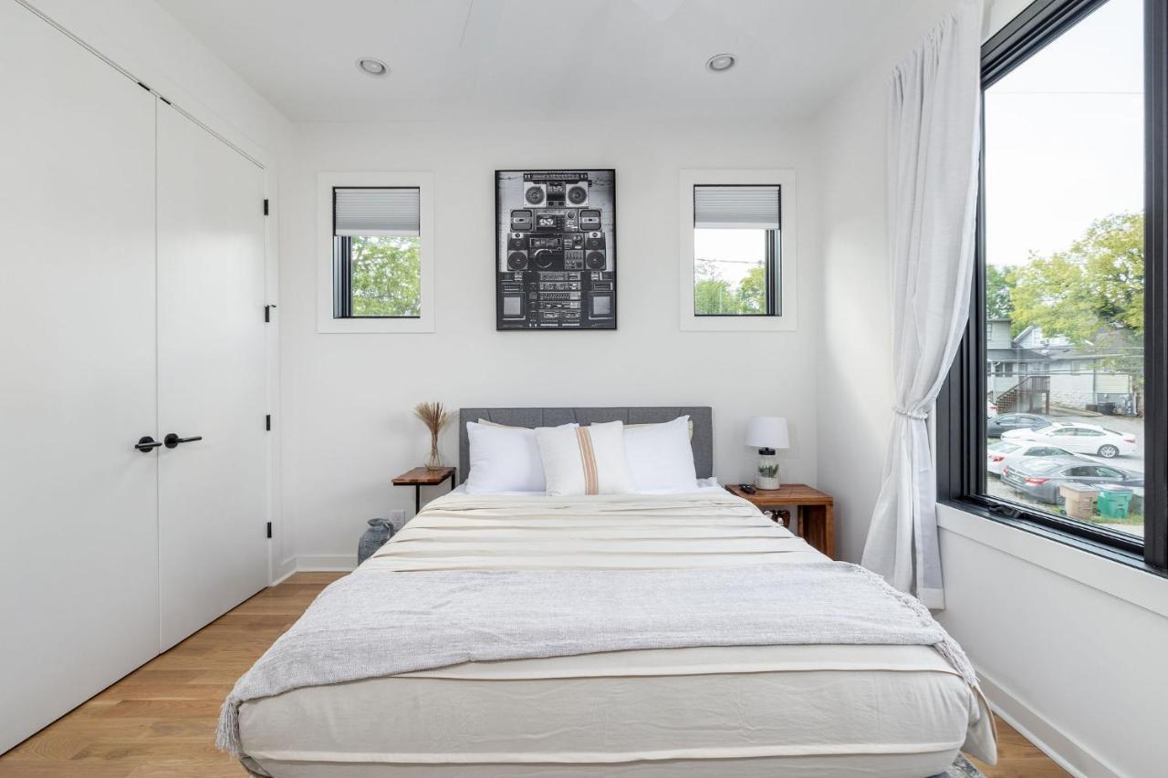 Extra Spacious 4 Bed / 4.5 Bath Music Row Holiday home Nashville