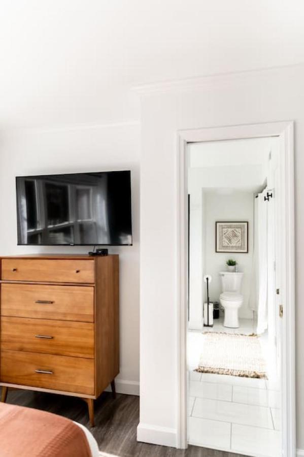 Stylish Downtown 3 Beds, 1 Bedroom With Private Patio, Parking Apartment Nashville