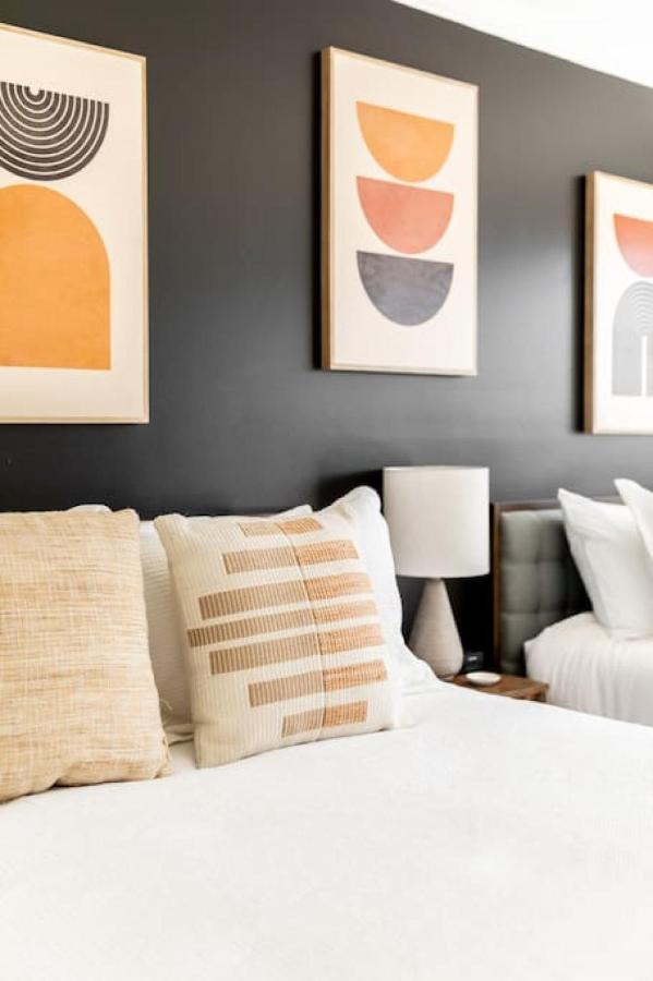 Stylish Downtown 3 Beds, 1 Bedroom With Private Patio, Parking *