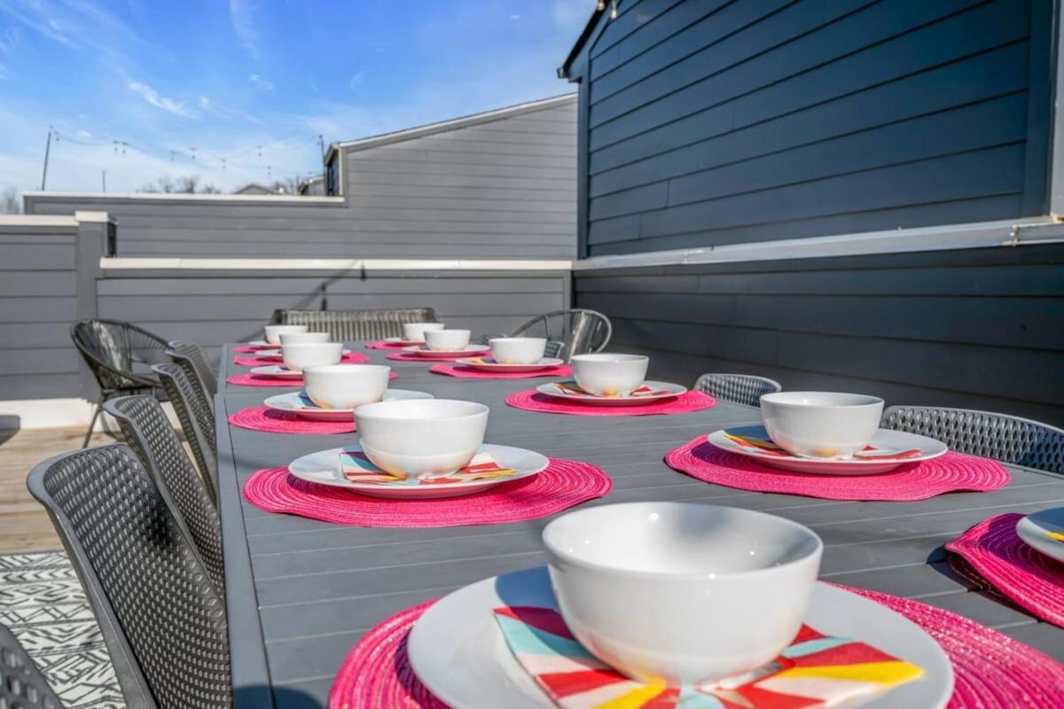 New Pink Howdy Oasis 13 Beds Rooftop View Parking Holiday home Nashville