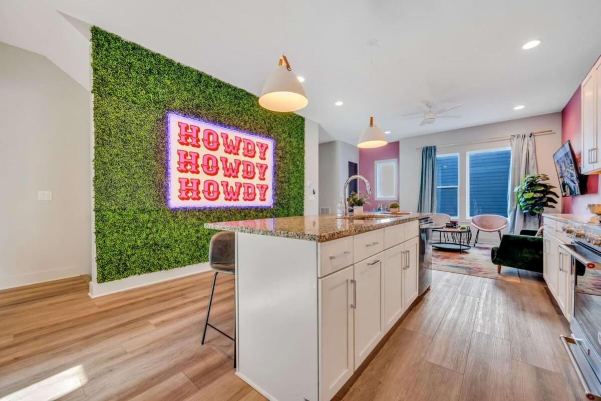 Holiday home New Pink Howdy Oasis 13 Beds Rooftop View Parking