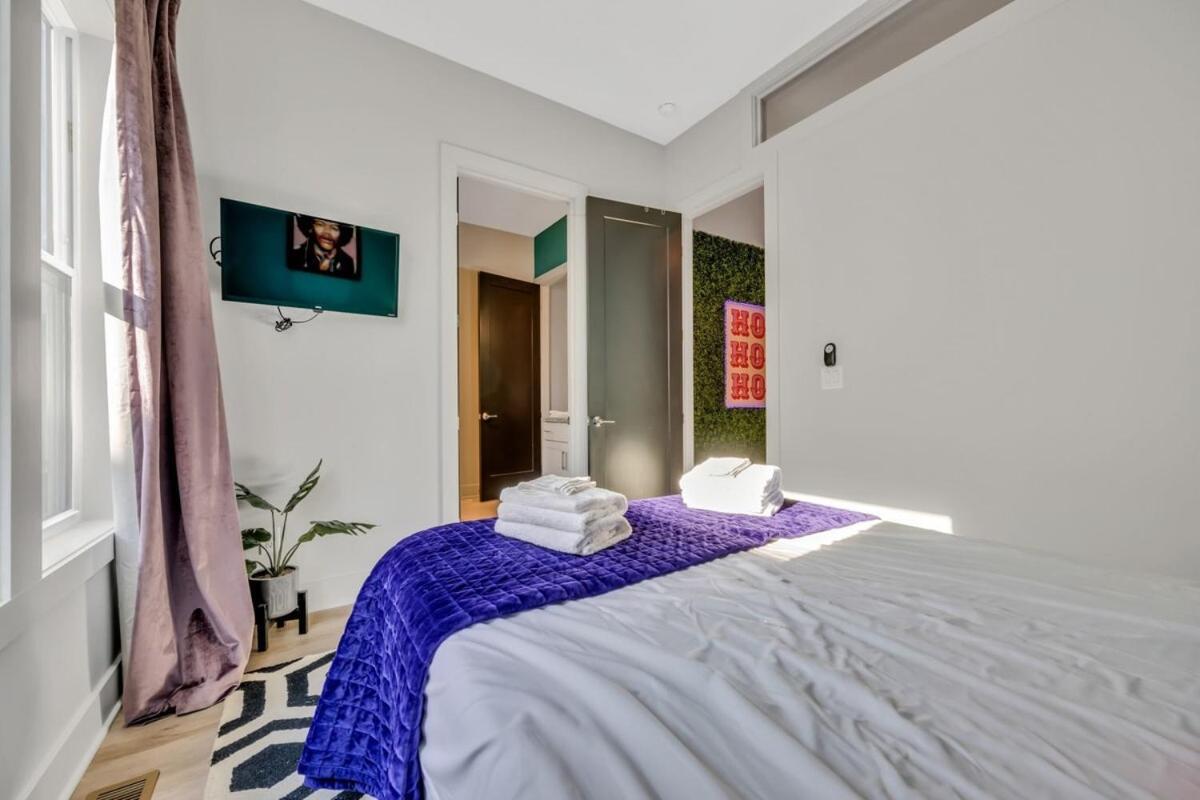Holiday home New Pink Howdy Oasis 13 Beds Rooftop View Parking *