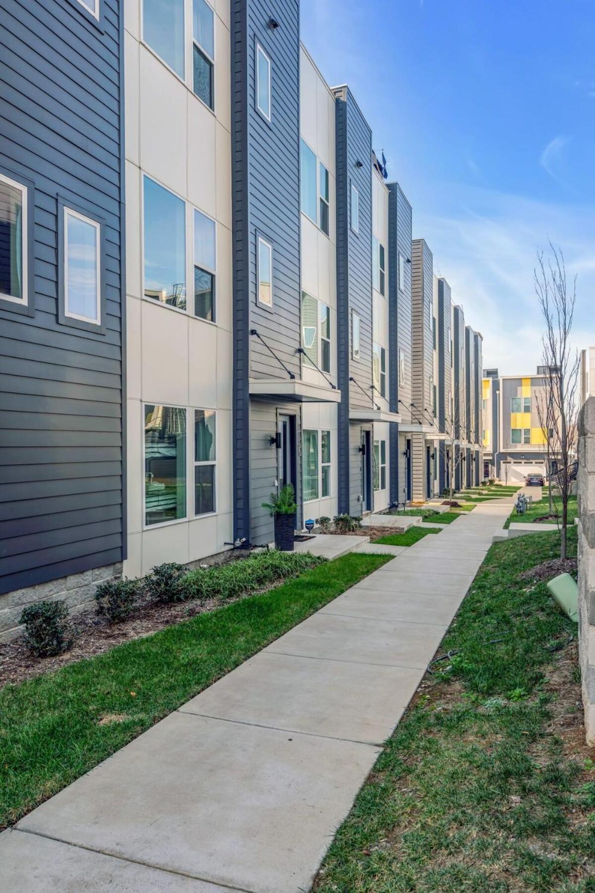 New Pink Howdy Oasis 13 Beds Rooftop View Parking * Nashville