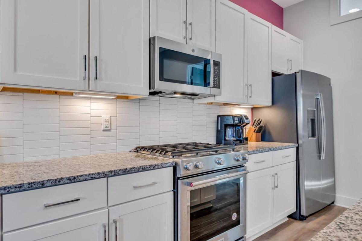 New Pink Howdy Oasis 13 Beds Rooftop View Parking Nashville