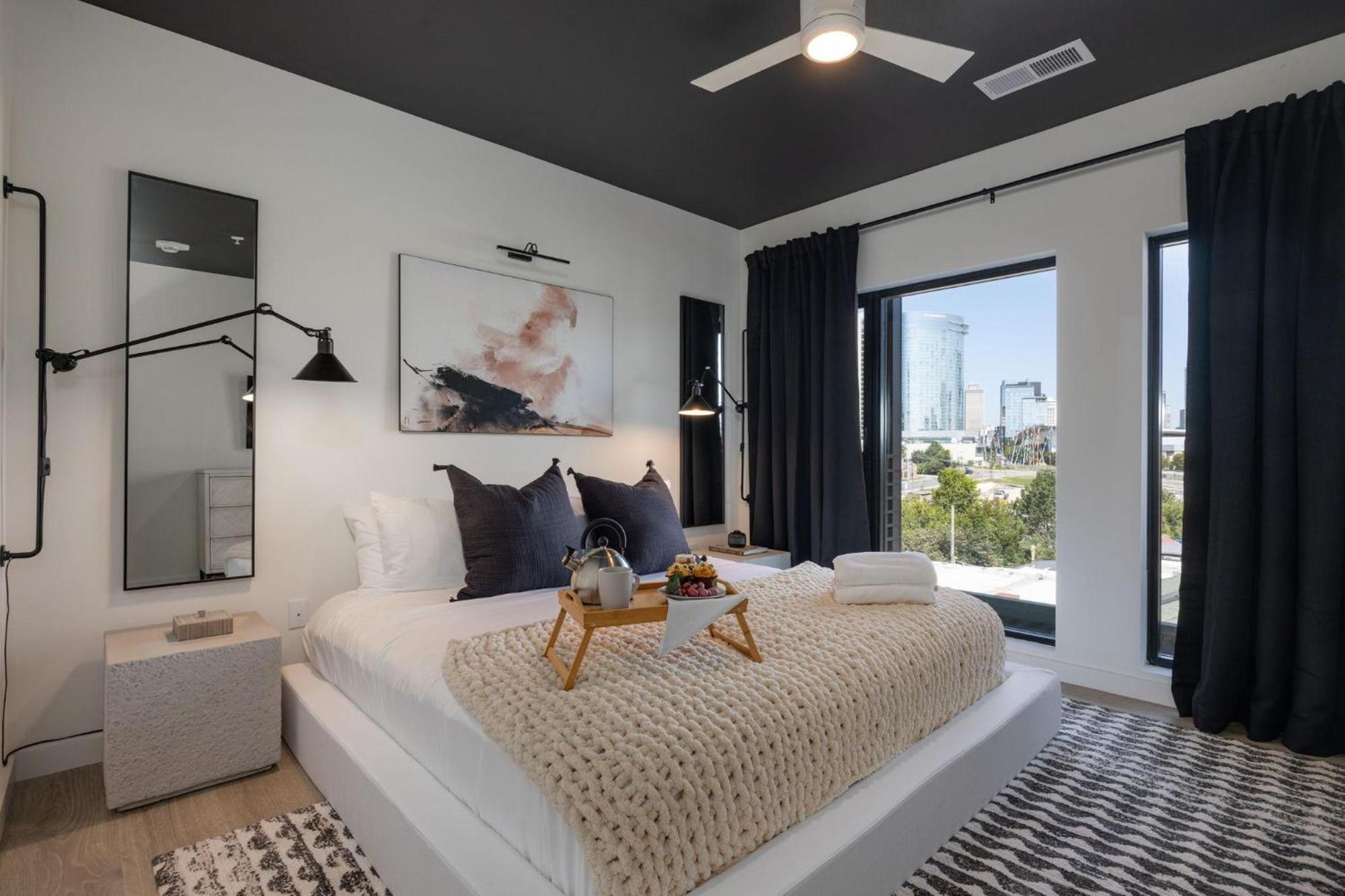 Hyve - Eden Elegance - Walk To Broadway