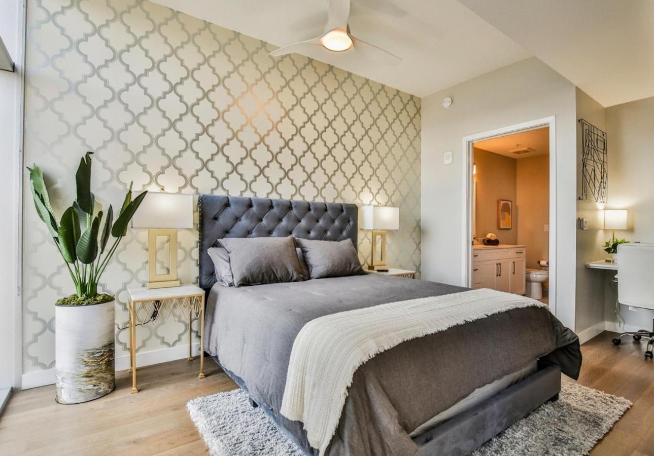 Deluxe On Broadway Nashville