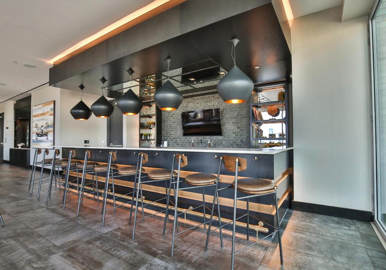 Deluxe On Broadway Apartment *