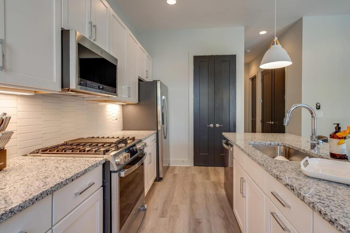 East Nash Double - 26 Beds Fast Nashville