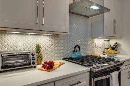 Getaway - Rooftop, Garage, Near Broadway! Holiday home