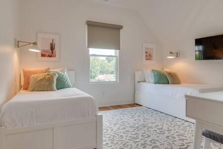 Stylish East For 10 Holiday home