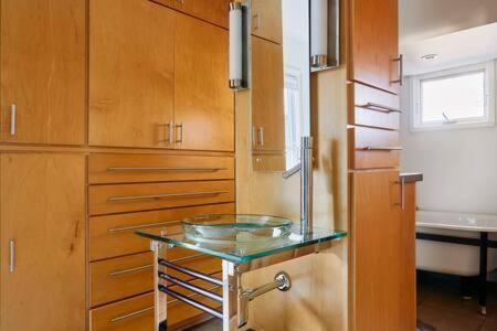 Holiday home Luxury 4br Retreat Near Downtown *